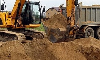 Выкопать яму экскаватором в Торжке от 944 руб. - 2Землекопа-Трж